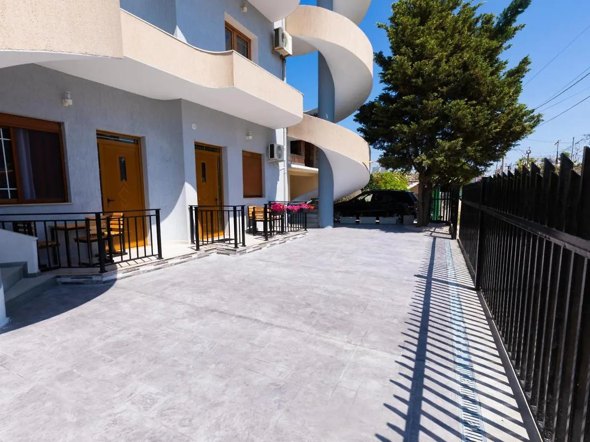 Deja Blue Villa Apartments